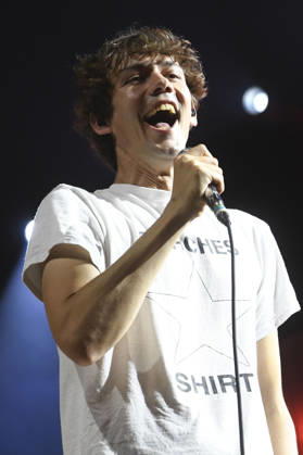 Henning May of AnnenMayKantereit performing live at a concert at the ZAG Arena in Hanover, September 3, 2026 Foto:xN.xHeuselx xFuturexImagex annenmaykantereit_6906