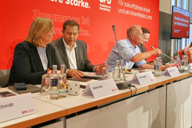 Berlin, Germany, September 4, 2026 German Bundestag SPD Caucus Meeting Federal Minister of Labor and Social Affairs Bärbel Bas (SPD), Federal Minister of Finance Lars Klingbeil (SPD), Matthias Miersch (SPD), and Dirk Wiese (SPD) Copyright: xdtsxNachrichtenagenturx dts_132702