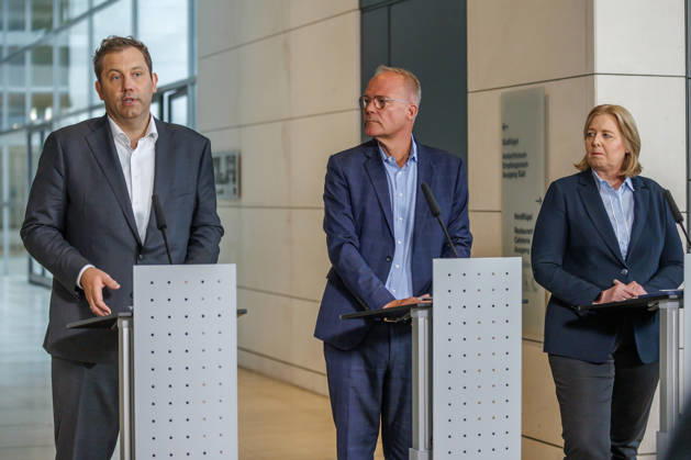 Closing remarks by Lars Klingbeil (SPD), Federal Minister of Finance; Matthias Miersch (SPD), Chairman; and Baerbel Bas (SPD), Federal Minister of Labor and Social Affairs, during a closing statement on September 4, 2026, in Berlin, Berlin, Berlin, Germany, at the Reichstag