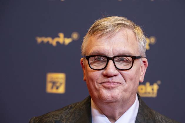ABB GOLDEN HEN: Hape Kerkeling, winner of the Golden Hen Award, appeared on the red carpet with a hen at the 32nd Golden Hen Audience Award ceremony at the Neue Messe Leipzig on September 4, 2026, in Leipzig, Saxony, Germany