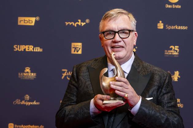 ABB GOLDEN HEN: Hape Kerkeling, winner of the Golden Hen Award, appeared on the red carpet with a hen at the 32nd Golden Hen Audience Award ceremony at the Neue Messe Leipzig on September 4, 2026, in Leipzig, Saxony, Germany