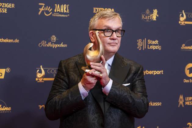 ABB GOLDEN HEN: Hape Kerkeling, winner of the Golden Hen Award, appeared on the red carpet with a hen at the 32nd Golden Hen Audience Award ceremony at the Neue Messe Leipzig on September 4, 2026, in Leipzig, Saxony, Germany