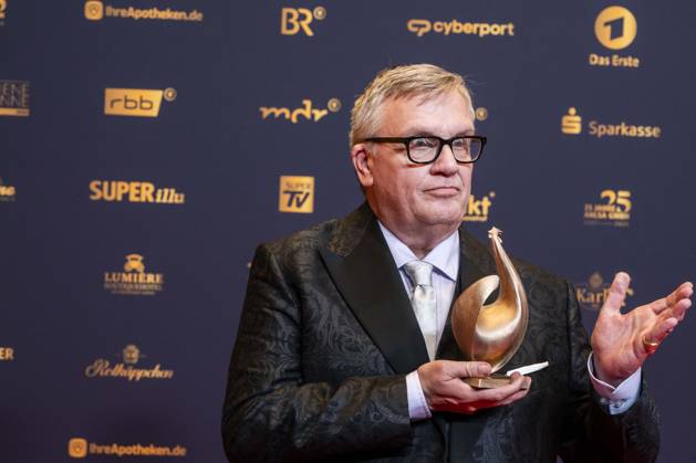 ABB GOLDEN HEN: Hape Kerkeling, winner of the Golden Hen Award, appeared on the red carpet with a hen at the 32nd Golden Hen Audience Award ceremony at the Neue Messe Leipzig on September 4, 2026, in Leipzig, Saxony, Germany