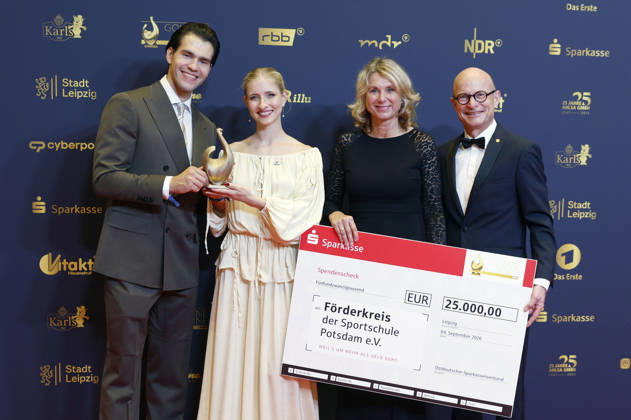 Nikita Volodin and Minerva Hase with guests at the 32nd Golden Hen Awards ceremony in 2026 at the Leipzig Trade Fair, September 4, 2026 Foto:xR.xStoffelsx xFuturexImagex henne_6640