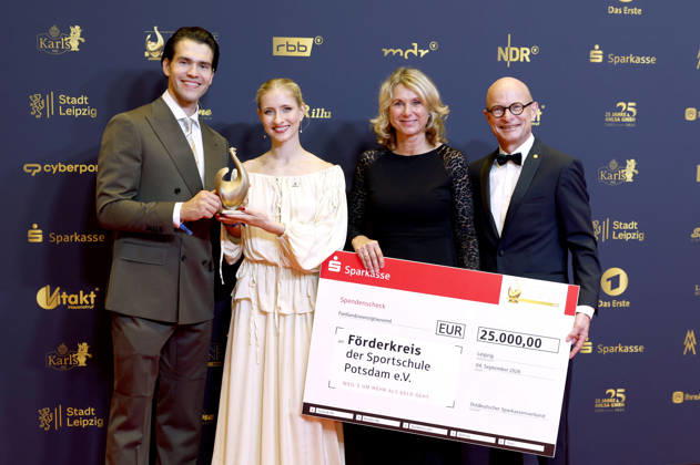 Nikita Volodin and Minerva Hase with guests at the 32nd Golden Hen Awards ceremony in 2026 at the Leipzig Trade Fair, September 4, 2026 Foto:xR.xStoffelsx xFuturexImagex henne_6641