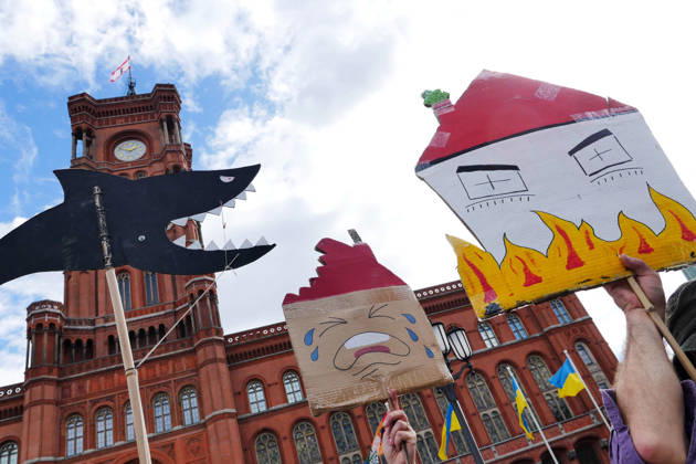 September 5, 2026, Berlin, Germany: Protest against skyrocketing rents in front of the Rotes Rathaus