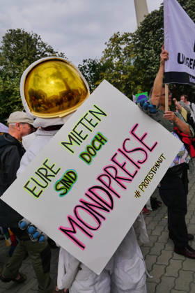 September 5, 2026, Berlin, Germany: Protest against skyrocketing rents in front of the Rotes Rathaus