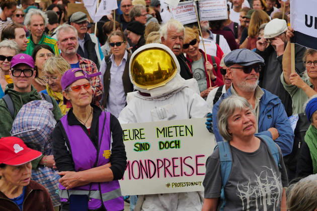 September 5, 2026, Berlin, Germany: Protest against skyrocketing rents in front of the Rotes Rathaus