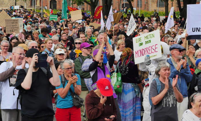 September 5, 2026, Berlin, Germany: Protest against skyrocketing rents in front of the Rotes Rathaus