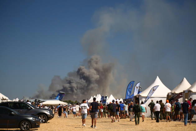 News Bilder des Tages September 5, 2026, Thiva, Voiotia, Greece: Smoke rises after an F-4 Phantom fighter aircraft carrying two pilots crashed during an air show in Greece. Emergency services responded to the scene following the crash. Thiva Greece  - ZUMAx103 20260905_zip_x103_001 Copyright: xHarrisxXanthopoulosx