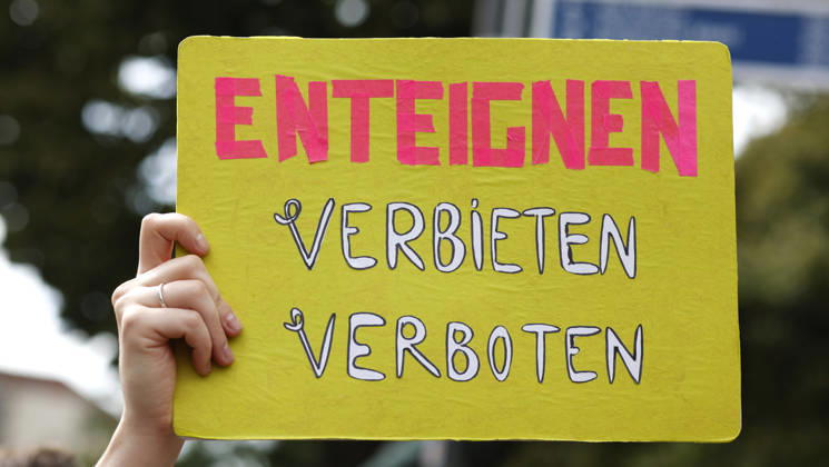 Rent Protest: A protester holding a sign reading Expropriate, Banning Is Banned during a demonstration against high rents and gentrification and in favor of expropriating housing cooperatives; thousands of people protested in Berlin, September 5, 2026, Berlin, Berlin, Germany