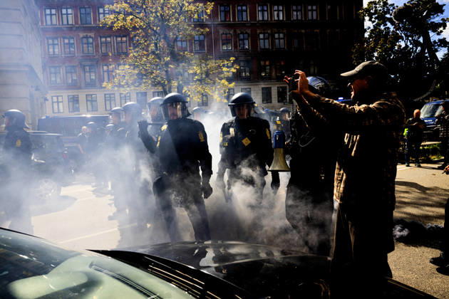Police and a counter-demonstration organized by the Joint Initiative Against Racism and Discrimination clash on Classensgade. Activists from the right and left wings hold demonstrations. The group The Danish People holds a so-called remigration march and is met by a counter-demonstration or  Copyright: NILSxMEILVANG NilsxMeilvangx spdk20260905-160250-L