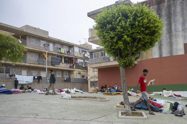 The Government Takes Control of the Port of Ceuta to Provide Humanitarian Assistance to Migrants Several migrants camped out on the street on September 6, 2026, in Ceuta, Spain. The government is taking control of the port of Ceuta to provide humanitarian assistance to migrants in tents and other spaces, as provided for in a resolution from the Ministry of Transportation and Sustainable Mobility published this Saturday and reviewed by Europa Press. Specifically, the department led by Óscar Puente authorizes the Secretary of State for Migration to temporarily use an area of 16,000 square meters of public port land located in the Poniente Expansion, Phase I, within the service area of the Port of Ceuta SEPTEMBER 5, 2026 MIGRANTS IMMIGRATION  Copyright: xMarcosxMorenox 7751554