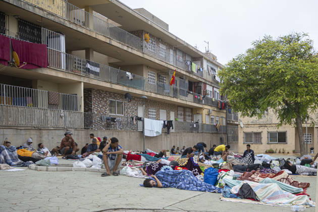 The Government Takes Control of the Port of Ceuta to Provide Humanitarian Assistance to Migrants Several migrants camped out on the street on September 6, 2026, in Ceuta, Spain. The government is taking control of the port of Ceuta to provide humanitarian assistance to migrants in tents and other spaces, as provided for in a resolution from the Ministry of Transportation and Sustainable Mobility published this Saturday and reviewed by Europa Press. Specifically, the department led by Óscar Puente authorizes the Secretary of State for Migration to temporarily use an area of 16,000 square meters of public port land located in the Poniente Expansion, Phase I, within the service area of the Port of Ceuta SEPTEMBER 5, 2026 MIGRANTS IMMIGRATION  Copyright: xMarcosxMorenox 7751556