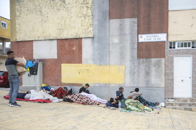 The Government Takes Control of the Port of Ceuta to Provide Humanitarian Assistance to Migrants Several migrants camped out on the street on September 6, 2026, in Ceuta, Spain. The government is taking control of the port of Ceuta to provide humanitarian assistance to migrants in tents and other spaces, as provided for in a resolution from the Ministry of Transportation and Sustainable Mobility published this Saturday and reviewed by Europa Press. Specifically, the department led by Óscar Puente authorizes the Secretary of State for Migration to temporarily use an area of 16,000 square meters of public port land located in the Poniente Expansion, Phase I, within the service area of the Port of Ceuta SEPTEMBER 5, 2026 MIGRANTS IMMIGRATION  Copyright: xMarcosxMorenox 7751558