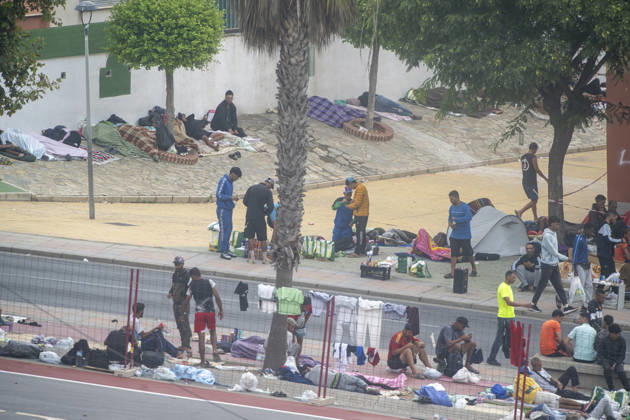 The Government Takes Control of the Port of Ceuta to Provide Humanitarian Assistance to Migrants Several migrants camped out on the street on September 6, 2026, in Ceuta, Spain. The government is taking control of the port of Ceuta to provide humanitarian assistance to migrants in tents and other spaces, as provided for in a resolution from the Ministry of Transportation and Sustainable Mobility published this Saturday and reviewed by Europa Press. Specifically, the department led by Óscar Puente authorizes the Secretary of State for Migration to temporarily use an area of 16,000 square meters of public port land located in the Poniente Expansion, Phase I, within the service area of the Port of Ceuta SEPTEMBER 5, 2026 MIGRANTS IMMIGRATION  Copyright: xMarcosxMorenox 7751563