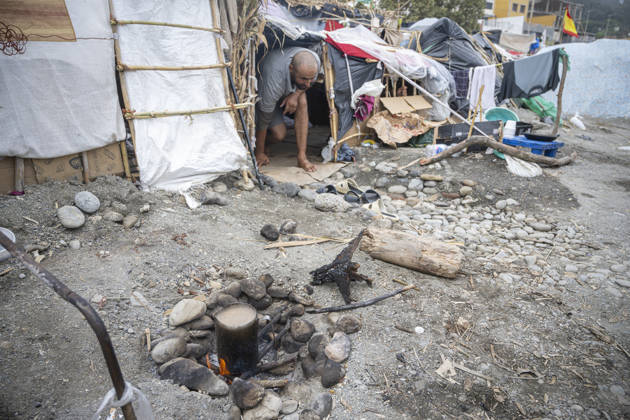 The Government Takes Control of the Port of Ceuta to Provide Humanitarian Assistance to Migrants Several migrants camped out on the street on September 6, 2026, in Ceuta, Spain. The government is taking control of the port of Ceuta to provide humanitarian assistance to migrants in tents and other spaces, as provided for in a resolution from the Ministry of Transportation and Sustainable Mobility published this Saturday and reviewed by Europa Press. Specifically, the department led by Óscar Puente authorizes the Secretary of State for Migration to temporarily use an area of 16,000 square meters of public port land located in the Poniente Expansion, Phase I, within the service area of the Port of Ceuta SEPTEMBER 5, 2026 MIGRANTS IMMIGRATION  Copyright: xMarcosxMorenox 7751569