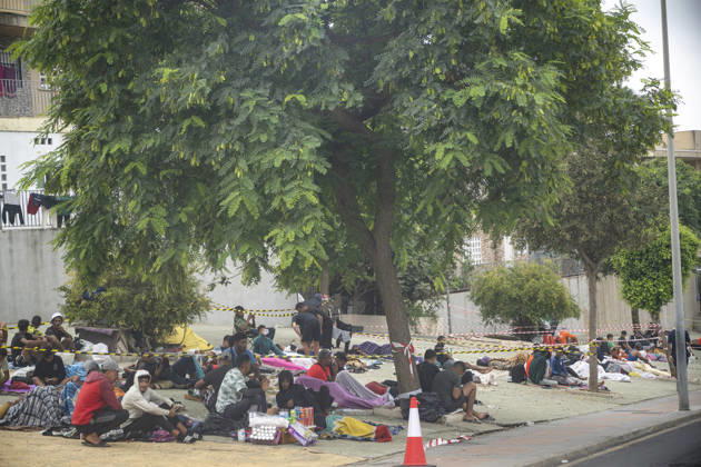 The Government Takes Control of the Port of Ceuta to Provide Humanitarian Assistance to Migrants Several migrants camped out on the street on September 5, 2026, in Ceuta, Spain. The Government is taking control of the port of Ceuta to provide humanitarian assistance to migrants in tents and other spaces, as provided for in a resolution by the Ministry of Transport and Sustainable Mobility published this Saturday and reviewed by Europa Press. Specifically, the department led by Óscar Puente authorizes the Secretary of State for Migration to temporarily use an area of 16,000 square meters of public port land located in the Poniente Expansion, Phase I, within the service area of the Port of Ceuta SEPTEMBER 5, 2026 MIGRANTS IMMIGRATION HUMANIT  Copyright: xMarcosxMorenox 7751576