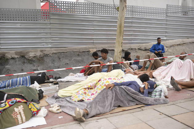 The Government Takes Control of the Port of Ceuta to Provide Humanitarian Assistance to Migrants Several migrants camped out on the street on September 5, 2026, in Ceuta, Spain. The Government is taking control of the port of Ceuta to provide humanitarian assistance to migrants in tents and other spaces, as provided for in a resolution by the Ministry of Transport and Sustainable Mobility published this Saturday and reviewed by Europa Press. Specifically, the department led by Óscar Puente authorizes the Secretary of State for Migration to temporarily use an area of 16,000 square meters of public port land located in the Poniente Expansion, Phase I, within the service area of the Port of Ceuta SEPTEMBER 5, 2026 MIGRANTS IMMIGRATION HUMANIT  Copyright: xMarcosxMorenox 7751577