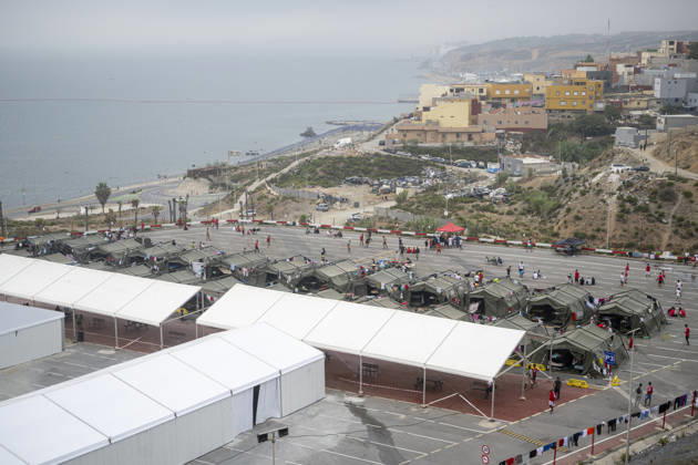 The Government Takes Control of the Port of Ceuta to Provide Humanitarian Assistance to Migrants Several migrants camped out in Ceuta, Spain, as of September 5, 2026. The Government is taking control of the port of Ceuta to provide humanitarian assistance to migrants in tents and other spaces, as provided for in a resolution from the Ministry of Transportation and Sustainable Mobility published this Saturday and reviewed by Europa Press. Specifically, the department led by Óscar Puente authorizes the Secretary of State for Migration to temporarily use an area of 16,000 square meters of public port land located in the Poniente Expansion, Phase I, within the service area of the Port of Ceuta SEPTEMBER 5, 2026 MIGRANTS IMMIGRATION HUMANITARIA  Copyright: xMarcosxMorenox 7751589