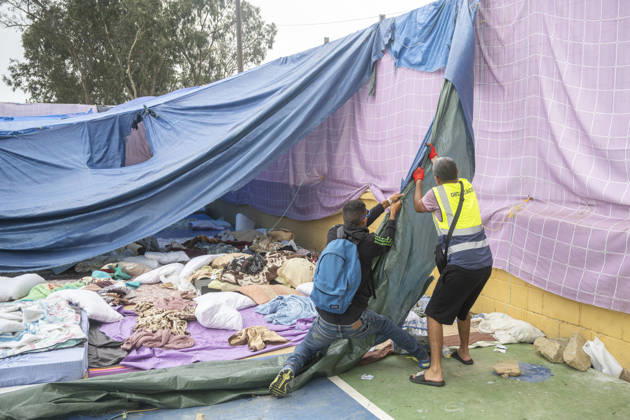 The Government Takes Control of the Port of Ceuta to Provide Humanitarian Assistance to Migrants Several migrants camped out in Ceuta, Spain, on September 5, 2026. The Government is taking control of the port of Ceuta to provide humanitarian assistance to migrants living in tents and other spaces, as provided for in a resolution from the Ministry of Transportation and Sustainable Mobility published this Saturday and reviewed by Europa Press. Specifically, the department led by Óscar Puente authorizes the Secretary of State for Migration to temporarily use an area of 16,000 square meters of public port land located in the Ampliación de Poniente, Phase I, within the service area of the Port of Ceuta. SEPTEMBER 5, 2026 MIGRANTS IMMIGRATION HU  Copyright: xMarcosxMorenox 7751603