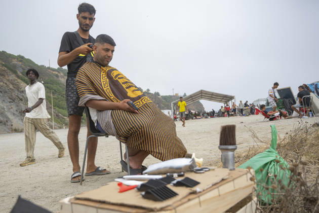 The Government Takes Control of the Port of Ceuta to Provide Humanitarian Assistance to Migrants Several migrants camped on the beach, September 5, 2026, in Ceuta, Spain. The government is taking control of the port of Ceuta to provide humanitarian assistance to migrants in tents and other spaces, as provided for in a resolution from the Ministry of Transportation and Sustainable Mobility published this Saturday and reviewed by Europa Press. Specifically, the department led by Óscar Puente authorizes the Secretary of State for Migration to temporarily use an area of 16,000 square meters of public port land located in the Poniente Expansion, Phase I, of the port of Ceuta’s service area SEPTEMBER 5, 2026 MIGRANTS IMMIGRATION HUMANITARIAN CRI  Copyright: xMarcosxMorenox 7751624