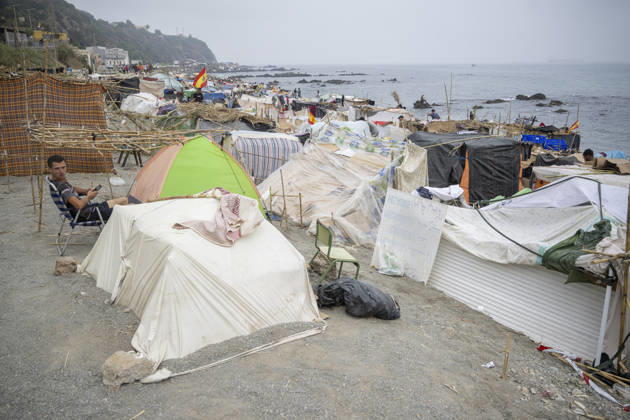 The Government Takes Control of the Port of Ceuta to Provide Humanitarian Assistance to Migrants Several migrants camped on the beach, September 5, 2026, in Ceuta, Spain. The government is taking control of the port of Ceuta to provide humanitarian assistance to migrants in tents and other spaces, as provided for in a resolution from the Ministry of Transportation and Sustainable Mobility published this Saturday and reviewed by Europa Press. Specifically, the department led by Óscar Puente authorizes the Secretary of State for Migration to temporarily use an area of 16,000 square meters of public port land located in the Poniente Expansion, Phase I, of the port of Ceuta’s service area SEPTEMBER 5, 2026 MIGRANTS IMMIGRATION HUMANITARIAN CRI  Copyright: xMarcosxMorenox 7751631