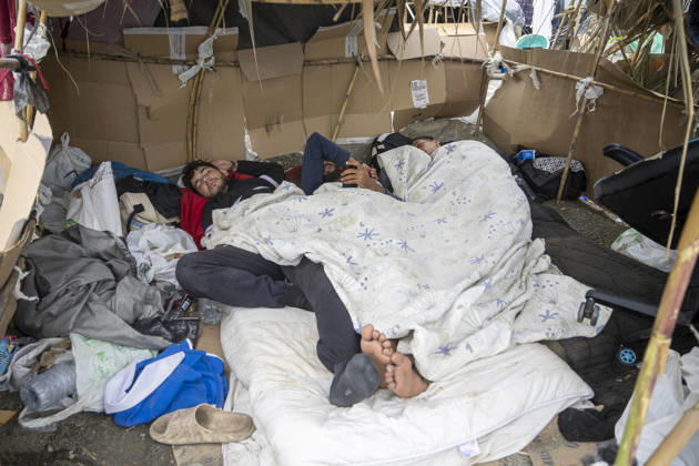 The Government Takes Control of the Port of Ceuta to Provide Humanitarian Assistance to Migrants Several migrants camped on the beach, September 5, 2026, in Ceuta, Spain. The government is taking control of the port of Ceuta to provide humanitarian assistance to migrants in tents and other spaces, as provided for in a resolution from the Ministry of Transportation and Sustainable Mobility published this Saturday and reviewed by Europa Press. Specifically, the department led by Óscar Puente authorizes the Secretary of State for Migration to temporarily use an area of 16,000 square meters of public port land located in the Poniente Expansion, Phase I, of the port of Ceuta’s service area SEPTEMBER 5, 2026 MIGRANTS IMMIGRATION HUMANITARIAN CRI  Copyright: xMarcosxMorenox 7751632