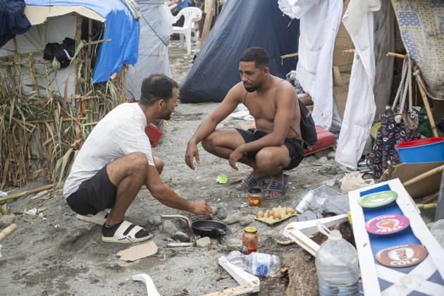 The Government Takes Control of the Port of Ceuta to Provide Humanitarian Assistance to Migrants Several migrants camped on the beach, September 5, 2026, in Ceuta, Spain. The government is taking control of the port of Ceuta to provide humanitarian assistance to migrants in tents and other spaces, as provided for in a resolution from the Ministry of Transportation and Sustainable Mobility published this Saturday and reviewed by Europa Press. Specifically, the department led by Óscar Puente authorizes the Secretary of State for Migration to temporarily use an area of 16,000 square meters of public port land located in the Poniente Expansion, Phase I, of the port of Ceuta’s service area SEPTEMBER 5, 2026 MIGRANTS IMMIGRATION HUMANITARIAN CRI  Copyright: xMarcosxMorenox 7751633