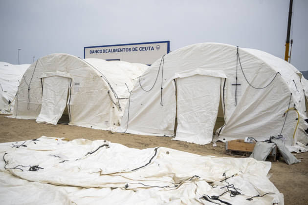 Installation of new tent shelters in Ceuta Installation of new tent shelters next to the Ceuta Food Bank, September 5, 2026, in Ceuta, Spain The government takes control of the port of Ceuta to provide humanitarian assistance to migrants in tents and other spaces, as provided for in a resolution by the Ministry of Transportation and Sustainable Mobility published this Saturday, as reported by Europa Press SEPTEMBER 5, 2026 TENT CAMP MIGRANTS IMMIGRANTS MIGRATION CRISIS HUMANITARIAN CRISIS Ceuta Ceuta, Spain  Copyright: xMarcosxMorenox 7751750