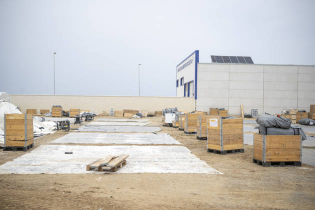 Installation of new tent shelters in Ceuta Installation of new tent shelters next to the Ceuta Food Bank, September 5, 2026, in Ceuta, Spain The government takes control of the port of Ceuta to provide humanitarian assistance to migrants in tents and other spaces, as provided for in a resolution by the Ministry of Transportation and Sustainable Mobility published this Saturday, as reported by Europa Press SEPTEMBER 5, 2026 TENT CAMP MIGRANTS IMMIGRANTS MIGRATION CRISIS HUMANITARIAN CRISIS Ceuta Ceuta, Spain  Copyright: xMarcosxMorenox 7751754