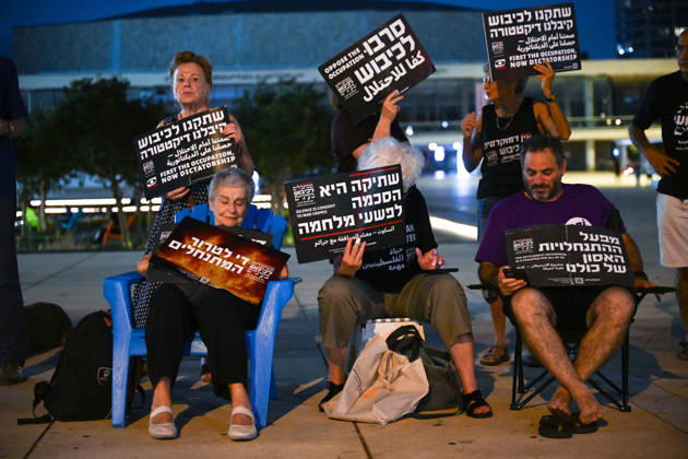 Government s military and political policies protested in Tel Aviv TEL AVIV, ISRAEL - SEPTEMBER 5: Demonstrators gather at Habima Square to protest Prime Minister Benjamin Netanyahu and the current government s military and political policies in Tel Aviv, Israel, on September 5, 2026. The demonstrators call for an end to Israel s attacks on Gaza and its settlement policies, while carrying banners protesting ongoing violations by Israeli soldiers in the West Bank. Mostafa Alkharouf Anadolu Tel Aviv Israel. Editorial use only. Please get in touch for any other usage.  Copyright: x2026xAnadoluxMostafaxAlkharoufx