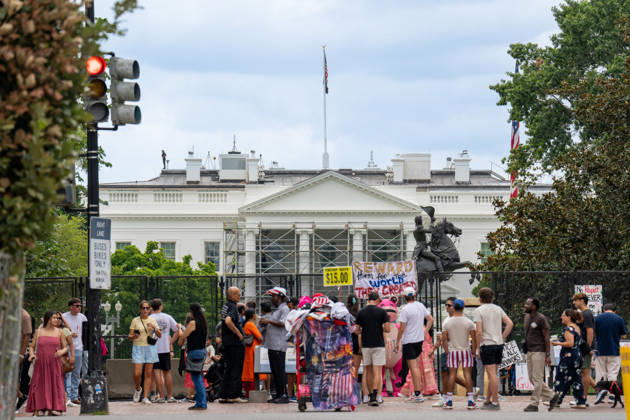 September 5, 2026, Washington, Dc, USA: Work crews are removing the tarps and scaffolding that covered the White House North Portico in Washington, D.C. on September 5, 2026. The North Portico was renovated by President Trump over the last few months with fresh paint and repairs to the floors. Washington USA  - ZUMAl312 20260905_znp_l312_003 Copyright: xAndrewxLeydenx