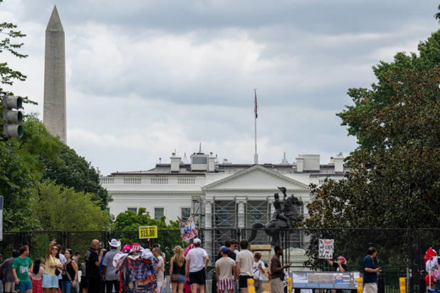 September 5, 2026, Washington, Dc, USA: Work crews are removing the tarps and scaffolding that covered the White House North Portico in Washington, D.C. on September 5, 2026. The North Portico was renovated by President Trump over the last few months with fresh paint and repairs to the floors. Washington USA  - ZUMAl312 20260905_znp_l312_004 Copyright: xAndrewxLeydenx