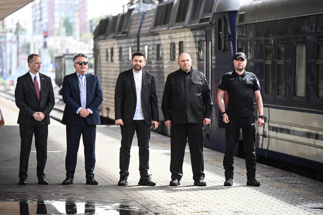 Head of the Office of the President of Ukraine Kyrylo Budanov, Head of the Foreign Intelligence Service of Ukraine Rustem Umerov, Servant of the People faction leader, MP Davyd Arakhamiia and First Deputy Head of the Office of the President of Ukraine Sergiy Kyslytsya (R to L) welcome US President Donald Trump’s special envoys Steve Witkoff and Jared Kushner on the platform at the main railway station, Kyiv, Ukraine, September 6, 2026. This marks their first visit to Ukraine since the start of Russia’s full-scale invasion. On September 5, the envoys visited Moscow, where they met Russian President Vladimir Putin. According to media reports, the meeting lasted more than three hours. (Photo by Danylo Antoniuk Ukrinform) US envoys Witkoff and  Copyright: xDanyloxAntoniukx