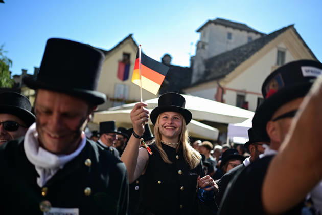 International chimney sweeps gathering in Santa Maria Maggiore SANTA MARIA MAGGIORE, ITALY - SEP 6: Chimney sweeps from Germany wearing traditional clothing take part in the International Chimney Sweeps Gathering in Santa Maria Maggiore, Italy, on September 6, 2026. The annual event in the Vigezzo Valley brings together chimney sweeps from Italy and abroad to celebrate the history and traditions of the centuries-old profession. Piero Cruciatti Anadolu Santa Maria Maggiore Italy. Editorial use only. Please get in touch for any other usage.  Copyright: x2026xAnadoluxPieroxCruciattix