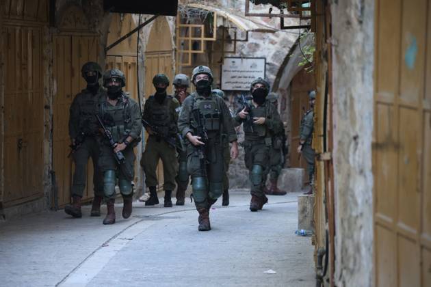 September 6, 2026, Hebron, Palestine, State of: HEBRON, WEST BANK, PALESTINE Ã¢â‚¬ SEPTEMBER 5, 2026: Israeli forces prevent journalists from advancing as they cover the entry of Israeli settlers into the Old City of Hebron in the occupied West Bank. Hebron Palestine, State of - ZUMAq101 20260906_zna_q101_021 Copyright: xMosabxShawerx