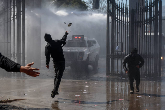 Protests in Santiago ahead of 53rd anniversary of Pinochet coup SANTIAGO, CHILE - SEPTEMBER 6: Demonstrators clash with police during a protest ahead of the 53rd anniversary of the coup d état led by General Augusto Pinochet against President Salvador Allende in Santiago, Chile, on Sunday, September 6, 2026. The demonstrators held the traditional march organized by the Association of Relatives of the Detained-Disappeared of Chile in tribute to the victims of the military regime. Lucas Aguayo Araos Anadolu Santiago Chile. Editorial use only. Please get in touch for any other usage.  Copyright: x2026xAnadoluxLucasxAguayoxAraosx