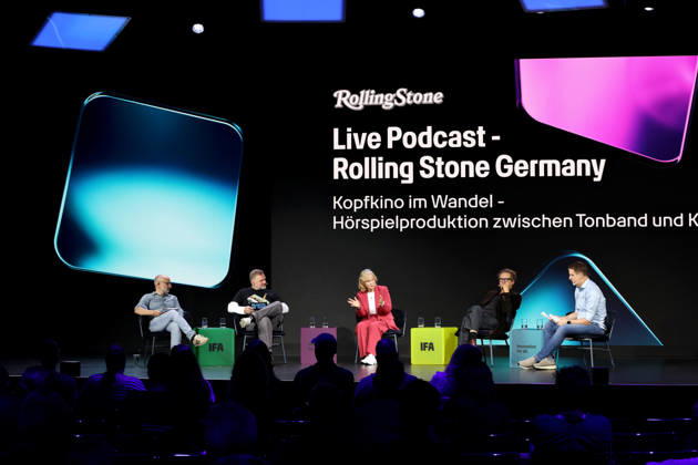 IFA, Impressionen von der Technikmesse, Berlin, 05.09.2026 Sassan Niasseri, Director Digital Content Rolling Stone und Musikexpress , Olli Schultze, Podcaster Content Creator, Plastik im Ohr Der Podcast, Heikedine Körting, Hörspielproduzentin (EUROPA: Die drei ???, TKKG etc), Hörspielsprecherin und Rechtsanwältin. Bekannt als die Königin der Hörspiele , Andreas Fröhlich, Schauspieler, Synchron- und Hörbuchsprecher, Bob Andrews Die Drei ??? - Deutsche Stimme Edward Norton und John Cusack sowie Gollum (Der Herr der Ringe), Torsten Diersen, Podcaster Content Creator DJ - Die Drei ??? - Kopfkino im Wandel: Hörspielproduktion zwischen Tonband und KI, IFA 2026 Innovation Stage, Berlin, 05.9.26 Berlin Messegelände Berlin Deut Copyright: xHolgerxMuchx