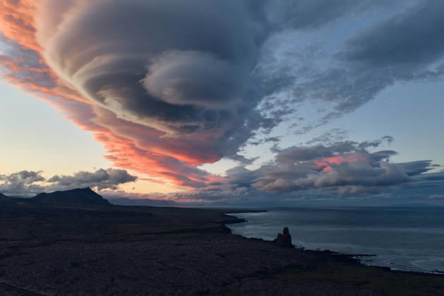 Creative Highlights World Lenticular clouds glow at sunset over Icelandic coast Malarrif, Vesturland, Iceland CR_OSBJ260902-2109755-01 ,model released, Symbolfoto ,property released