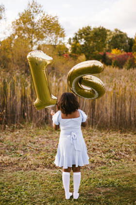 Teenage girl celebrates sweet sixteen birthday in a field Grayslake, Illinois, United States CR_WVNP260902J-2058826-01 ,model released, Symbolfoto ,property released