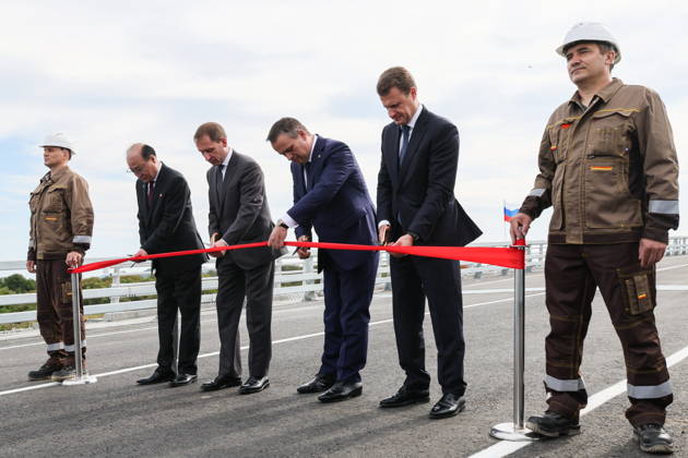 RUSSIA, PRIMORYE REGION - SEPTEMBER 7, 2026: Alexei Chekunkov, Russia s Far East and Arctic Development Minister, Andrei Nikitin, Transport Minister, Alexander Kozlov, Natural Resources and Environment Minister, and Sin Hong-chol (R-L centre), Ambassador of North Korea, cut the ribbon during a ceremony to unveil a bridge named after Red Army officer Yakov Novichenko (1914-1994) for saving Kim Il Sung s life and built as a road crossing between Russia and North Korea Russia - ZUMAt113 20260907_zaa_t113_040 Copyright: xYurixSmityukx