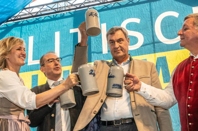 Markus Söder, Minister-President of Bavaria, CSU, and Alexander Dobrindt, Federal Minister of the Interior, toast the audience with a