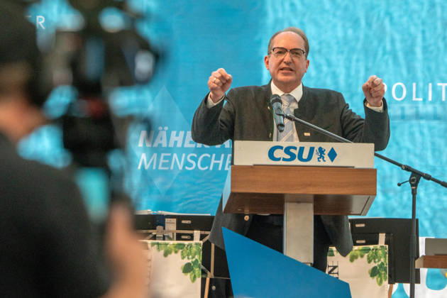 Alexander Dobrindt, CSU, Federal Minister of the Interior, CSU, at the traditional political morning beer gathering at the Gillamoos folk festival in Abensberg, September 7, 2026, Germany, Abensberg, September 7, 2026, Alexander Dobrindt, CSU, Federal Minister of the Interior, speech at the traditional political morning beer gathering at the Gillamoos folk festival, Hofbräuzelt