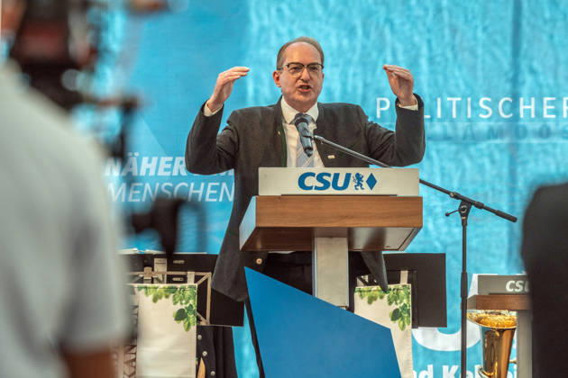 Alexander Dobrindt, CSU, Federal Minister of the Interior, CSU, at the traditional political morning beer gathering at the Gillamoos folk festival in Abensberg, September 7, 2026, Germany, Abensberg, September 7, 2026, Alexander Dobrindt, CSU, Federal Minister of the Interior, speech at the traditional political morning beer gathering at the Gillamoos folk festival, Hofbräuzelt