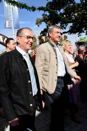Alexander Dobrindt, Federal Minister of the Interior; Dr. Markus Söder, Bavarian Minister-President; Petra Högl, Member of the Bavarian State Parliament (MDL); Abendsberg, September 7, 2026; Political morning beer gathering at the Gillamoos CSU event in the Hofbräu festival tent; Photo: Abendsberg