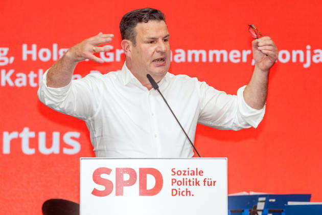 Hubertus Heil, SPD, former Minister of Labor, Member of the Bundestag, at the SPD’s traditional political morning get-together at the Gillamoos folk festival in Abensberg, September 7, 2026, Germany, Abensberg, September 7, 2026, Hubertus Heil, SPD, former Minister of Labor, Member of the Bundestag (MdB), speech at the SPD’s traditional political morning beer gathering