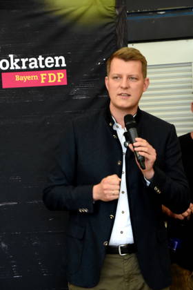 Henning Höne, Member of the State Parliament (MDL) and Deputy Federal Chairman of the FDP, Abensberg, September 7, 2026: Political breakfast at the Gillermoosim FDP event in the Gillamoosicci tent. Photo: Abendsberg