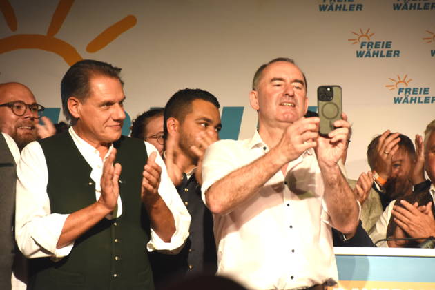 Peter Schoeniger, Weinstadl Innkeeper; Hubert Aiwanger, State and Federal Chairman of the FREIE WÄHLER; Abendsberg, September 7, 2026; Political morning beer gathering at the Gillamoos; Freie Wähler at the Weissbierstadl; Photo: Abendsberg