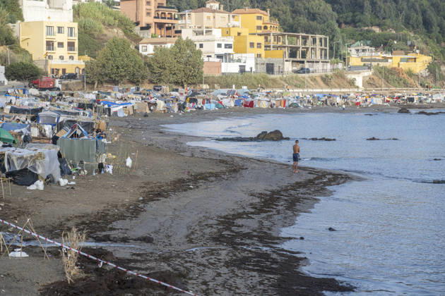 Settlements Continue on El Trampolín Beach Settlements on El Trampolín Beach, as of September 7, 2026, in Ceuta, Spain. Despite having been evicted, the encampment on El Trampolín Beach resembles a makeshift city and remains occupied by people who continue to arrive in Ceuta. SEPTEMBER 7, 2026 Ceuta, Spain  Copyright: xMarcosxMorenox 7756321